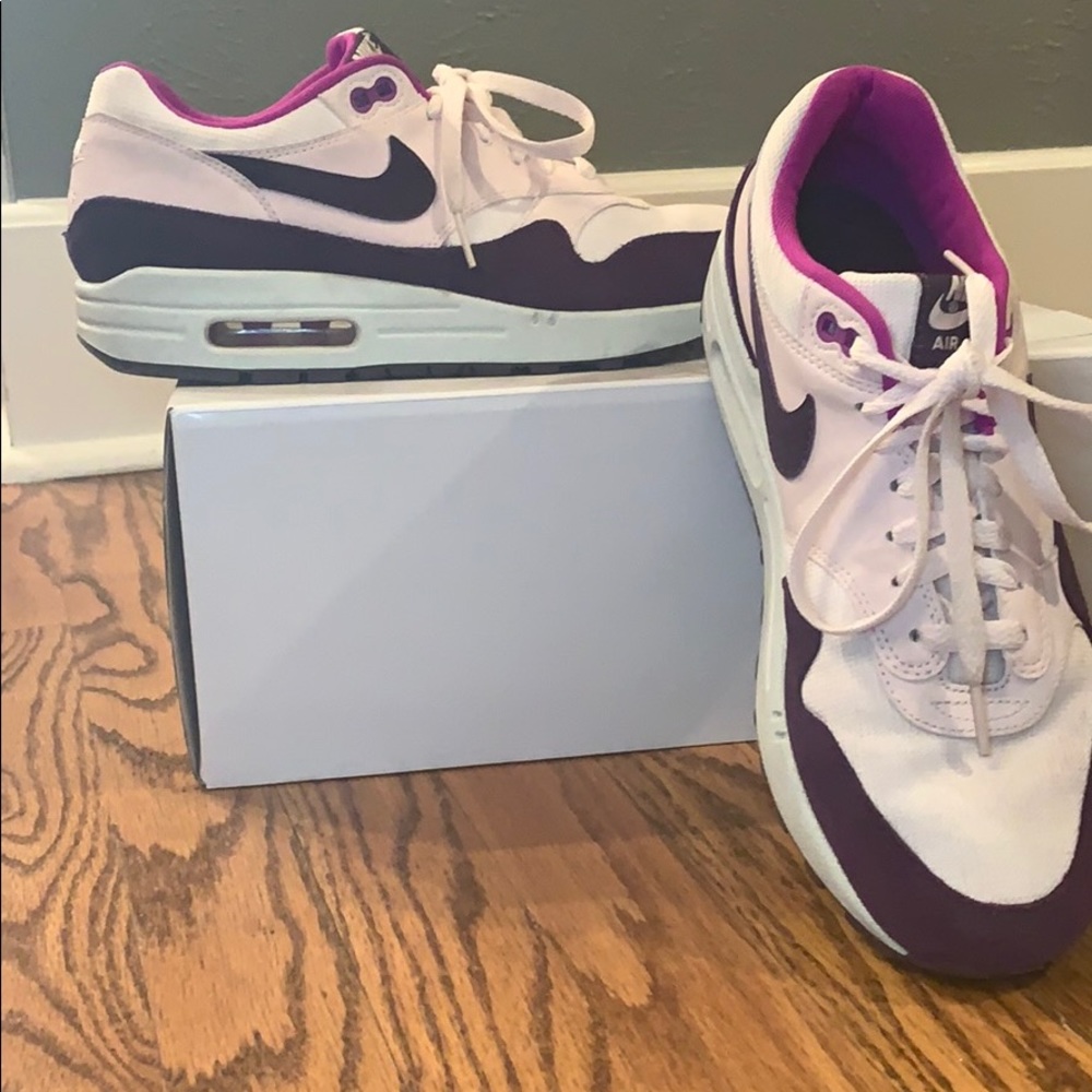Nike women’s AIR Max 1 light pink and purple